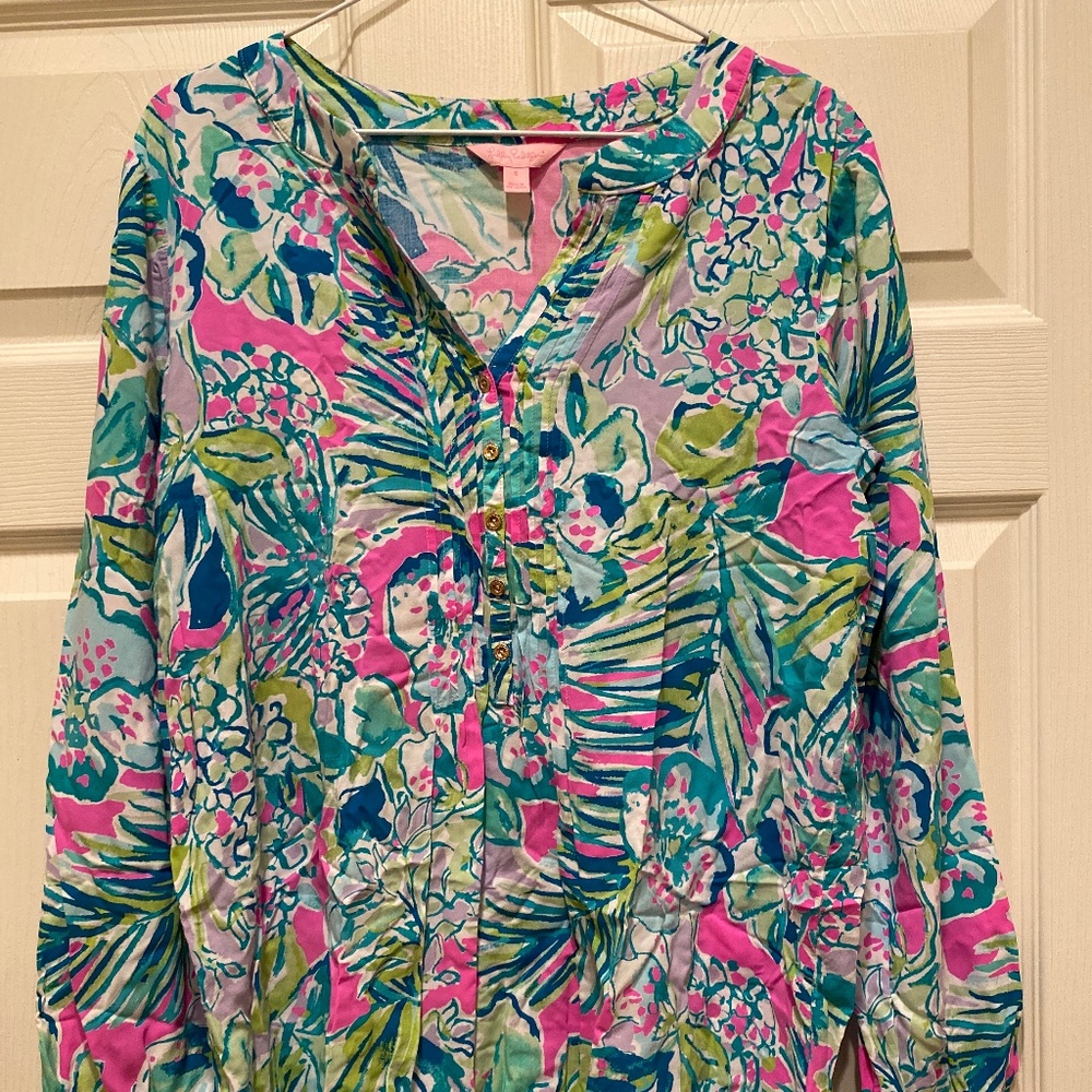 Lilly Pulitzer size small light weight bright colorful long sleeved shirt